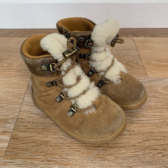 UGG Ager Kids Unisex Winter Warm Boots, Size 7 - Picture 1 of 13